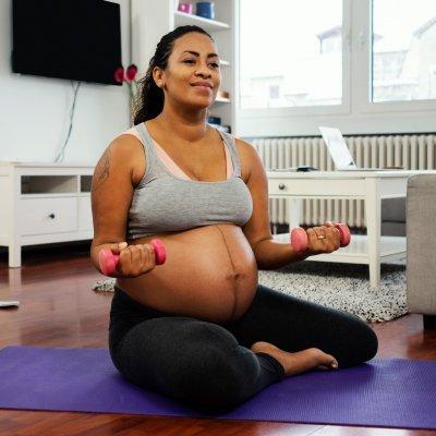 Nikia working out while pregnant